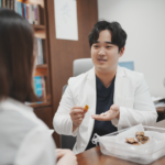 한의원 진료 의사사진